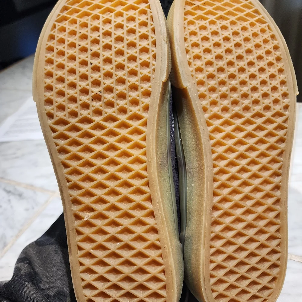 Vans - Picture 4 of 5
